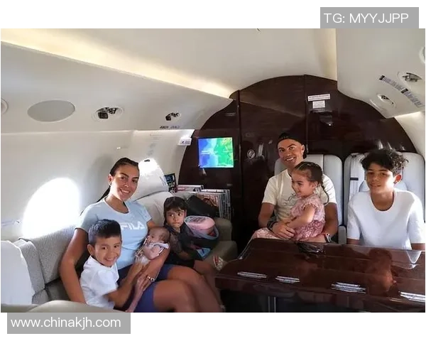 足球明星奢华生活揭秘豪车与私人飞机的奢侈之旅 足球明星奢华生活揭秘豪车与私人飞机的奢侈之旅