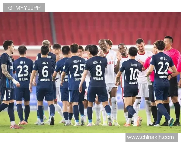 武汉足球队的节奏揭秘:激情与梦想交织的绿茵传奇 武汉足球队的节奏揭秘:激情与梦想交织的绿茵传奇